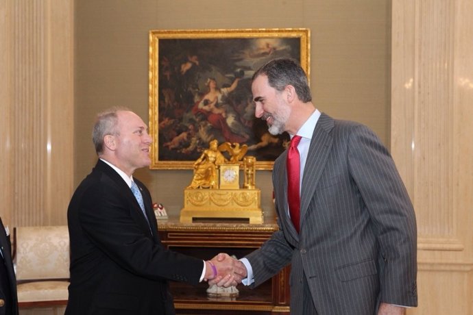 El Rey saluda al Congresista Steve Scalise