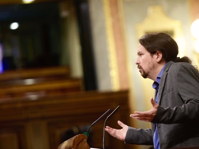 El portavoz de Unidos Podemos, Pablo Iglesias, en la tribuna del Congreso