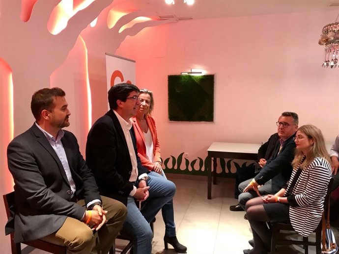 Juan Marín con Isabel Albás y Marcial Gómez