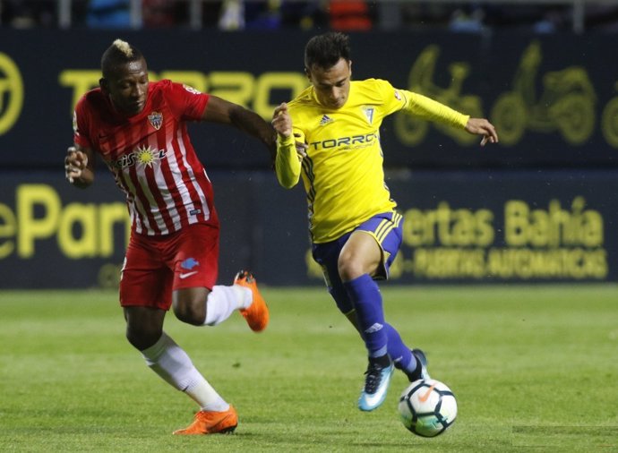 Cádiz y Almería firman tablas en el Carranza