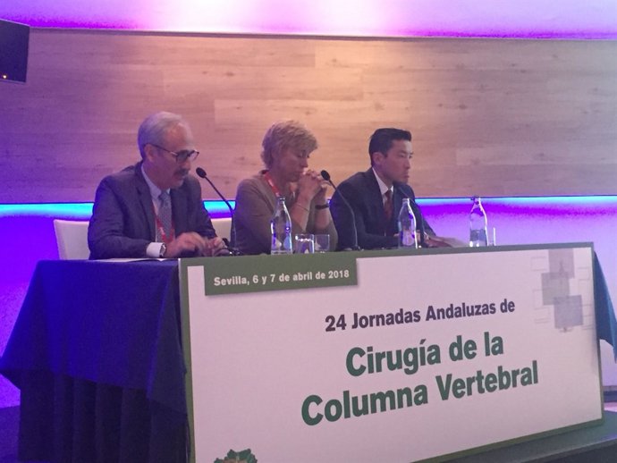 Jornada de cirugía de la columna vertebral en el Hospital Virgen del Rocío