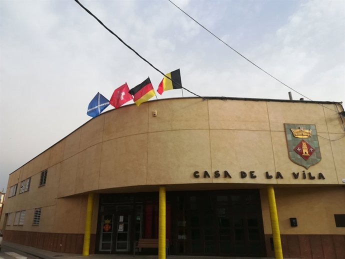 Torrelameu penja banderes de Suïssa, Escòcia, Alemanya i Bèlgica