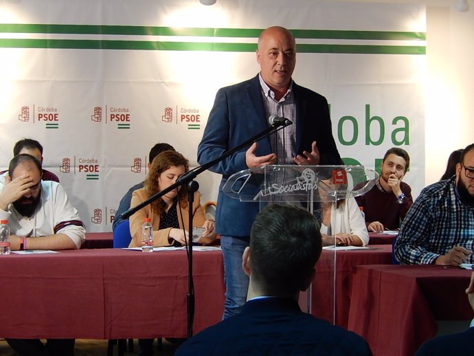 El secretario general del PSOE de Córdoba, Antonio Ruiz           