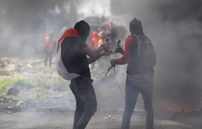 Enfrentamientos entre palestinos y fuerzas israelíes en Cisjordania