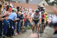 Peter Sagan se exhibe en el 'Infierno del norte' y gana su primera París-Roubaix