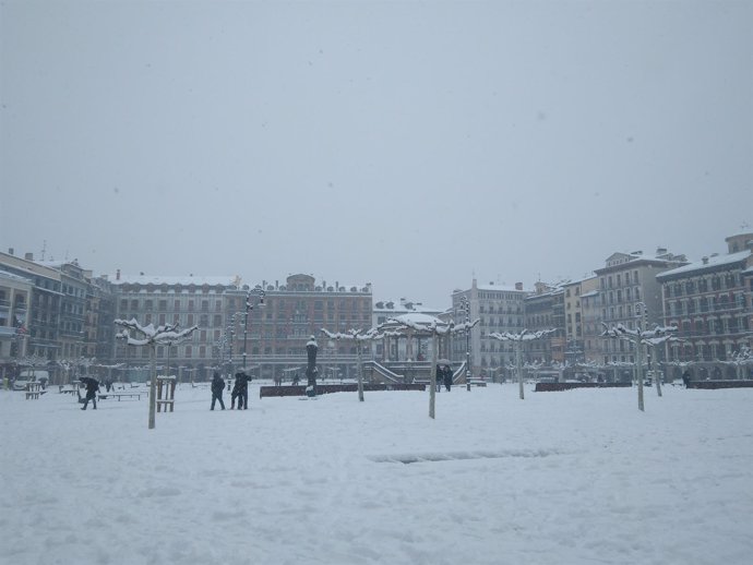 Plaza del Castillo de Pamplona, nevada - Imagen de archivo