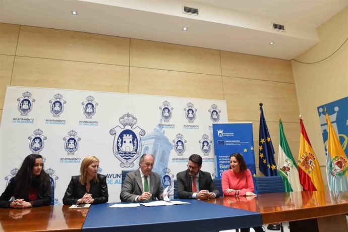 Firma de contrato del Ayuntamiento de Algeciras para el plan de smart city