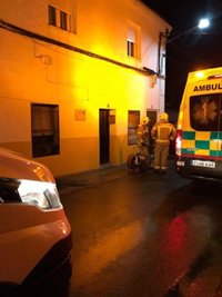 Una persona se encuentra en estado crítico y tres heridas leves en el incendio de una vivienda en Riolobos