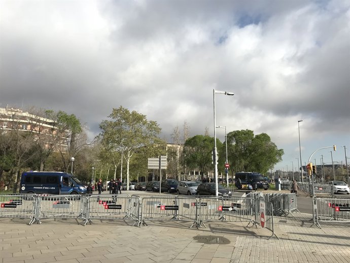 Dispositiu dels Mossos al voltant de L'Auditori per la visita del rei