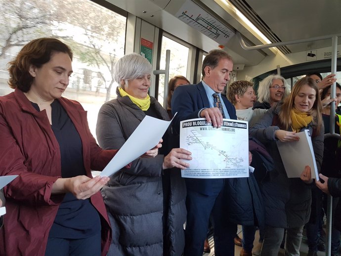 Alcaldes metropolitanos en el tranvía para defender su conexión