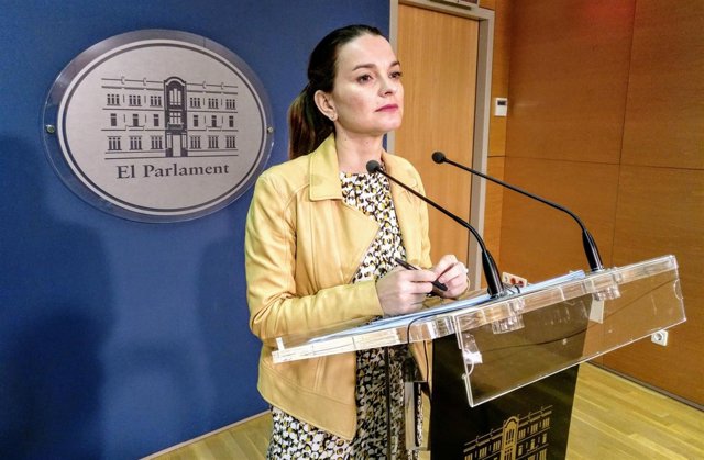 La portavoz del PP, Margalida Prohens, en rueda de prensa. Abril 2018.