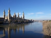 El río Ebro alcanza los 648,42 metros cúbicos por segundo a su paso por Zaragoza, a la espera de la punta de la crecida