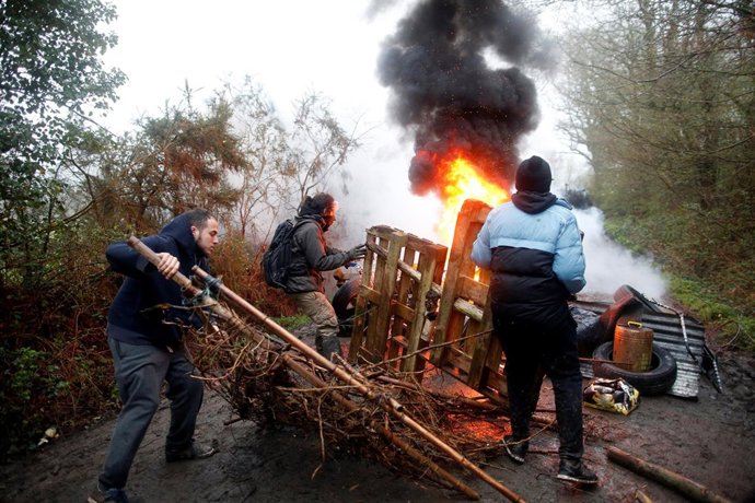Enfrentamientos entre Policía y manifestantes en Notre-Dame-des-Landes.