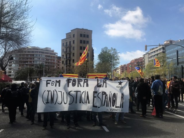 Protesta per l'entrega de despatxos a jutges a Barcelona, presidida pel Rei