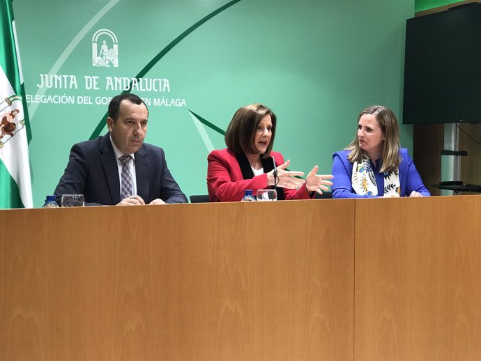 María José Sánchez Rubio consejera de Igualdad con Ruiz Espejo y Elena Ruiz