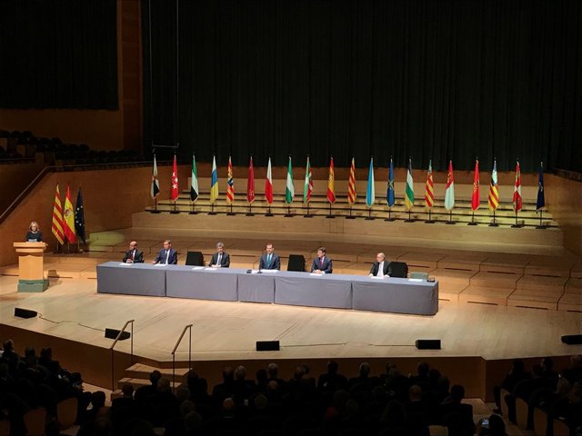 Acte de lliurament dels despatxos judicials presidit pel rei