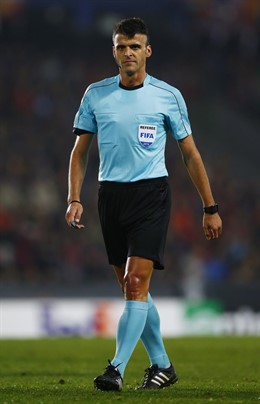 El árbitro español Jesús Gil Manzano