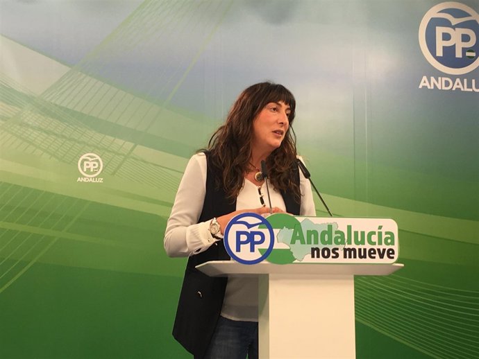 La secretaria general del PP-A, Loles López, en rueda de prensa