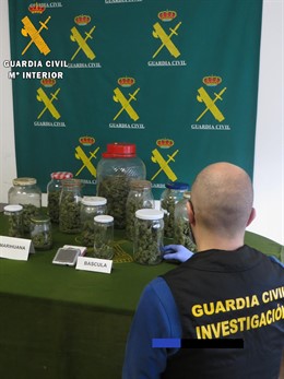  Tarros De Marihuana Incautados En La Vivienda 9-4-2018