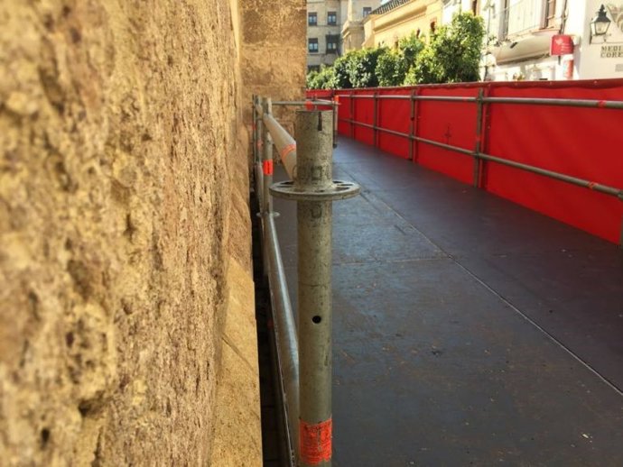 Uno de los palcos que se instalaron en el muro Oeste de la Mezquita