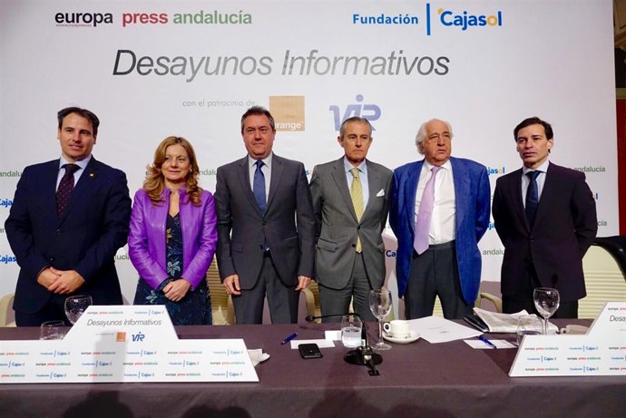 Desayuno informativo con la consejera de Salud, Marina Álvarez