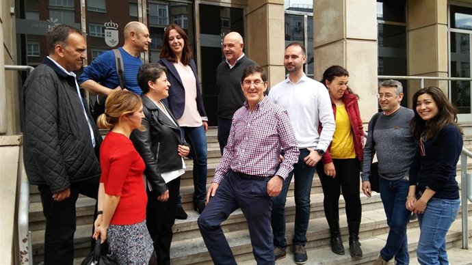 El Consejero De Salud Recibe A Los Profesionales Sanitario S Seleccionados Para 