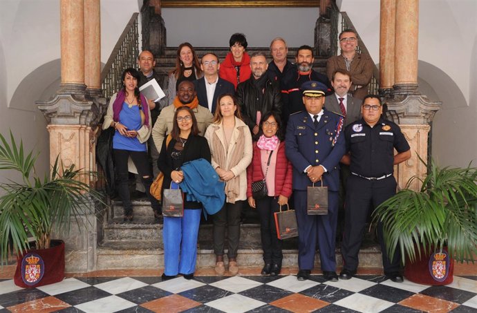 Guijarro (centro), durante la presentación