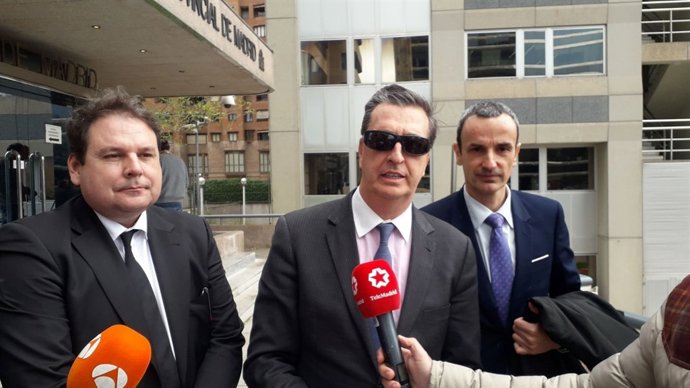 El cirujano Ignacio Frade a la salida del juicio