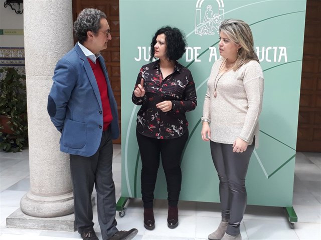Del Moral (c), en la presentación de los premios y ayudas al comercio.