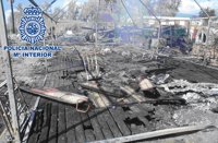 La Policía Nacional investiga el incendio intencionado de un chiringuito de Estepona tras asaltar al vigilante