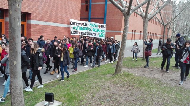 Manifestación de alumnos de la URJC en el campus de Vicálvaro