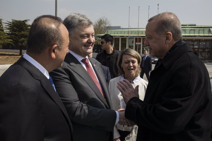 Los presidentes de Ucrania, Petro Poroshenko, y Turquía, Recep Tayyip Erdogan