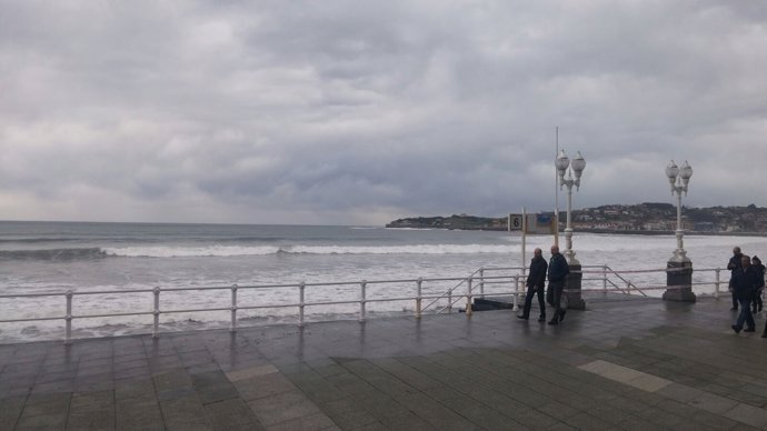 Temporal en Gijón, oleaje, Playa de San Lorenzo, viento