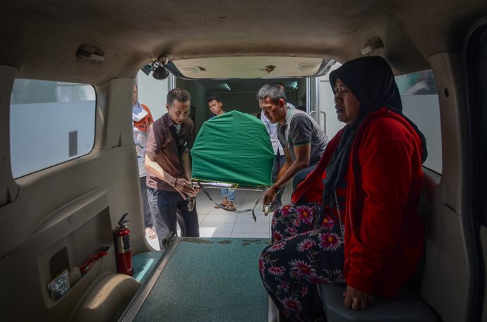 Fallecido por consumir alcohol casero contaminado en Indonesia