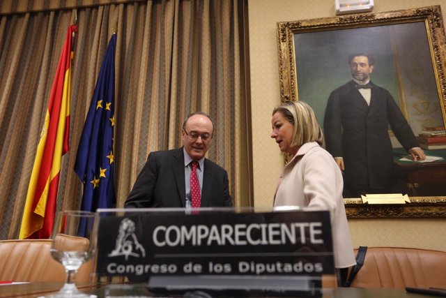 Luis María Linde comparece en el Congreso por la crisis financiera
