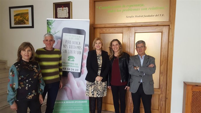 Violante Tomás en visita instalaciones Teléfono Esperanza