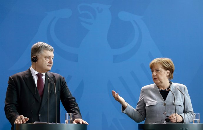 Petro Poroshenko y Angela Merkel