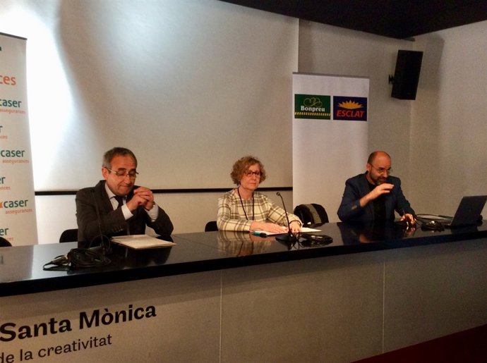 P.Tixis (Cambra del Llibre), M.C.Ferrer i M.Marín (Gremi Llibreters)