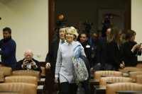 Esperanza Aguirre lamenta que no se lleve dimitir sino "resistir" y se alegra de no tener un máster