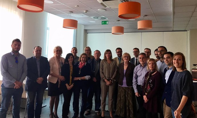 Foto Y Nota De Prensa: La Oficina De Extenda En Polonia Apoya A Casi Medio Milla