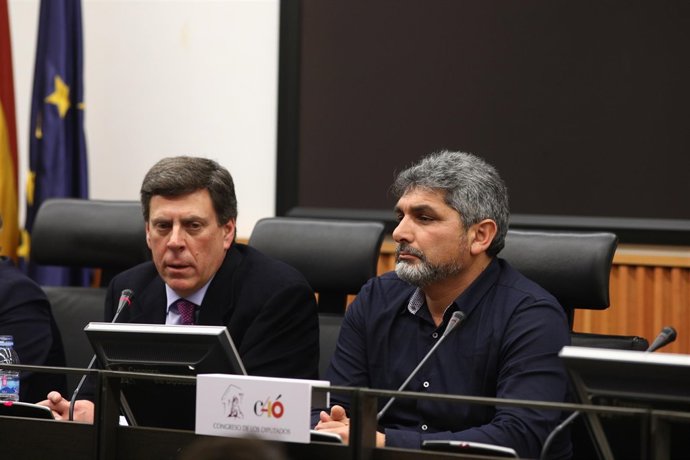 Los padres de Diana Quer y Mari Luz Cortés en rueda de prensa en el Congreso