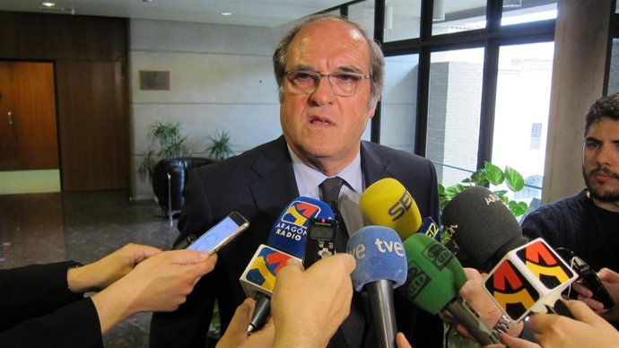 El portavoz del PSOE en la Comunidad de Madrid, Ángel Gabilondo, en Zaragoza.