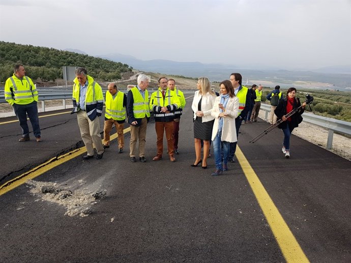 El consejero Felipe López, en una visita a obras de emergencia en la A-316