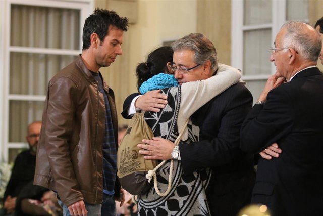 Juan Ignacio Zoido junto a los padres de Gabriel