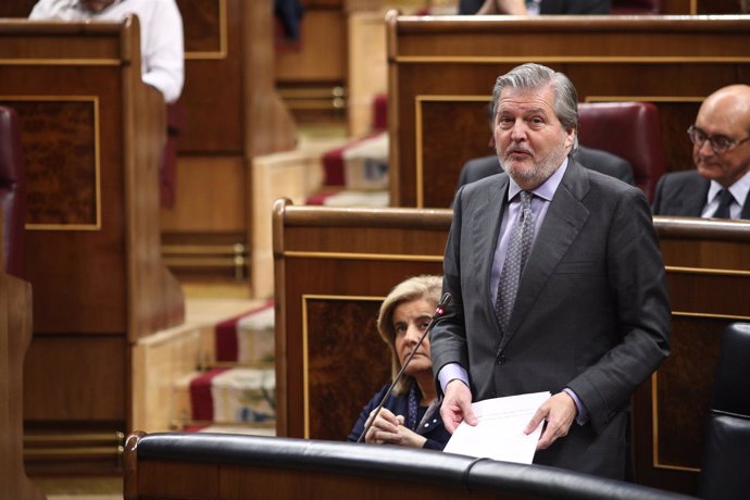 Iñigo Méndez de Vigo en la sesión de control en el Congreso