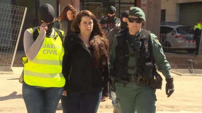 La Guardia Civil detiene a una integrante de los CDR en Viladecans (Barcelona)
