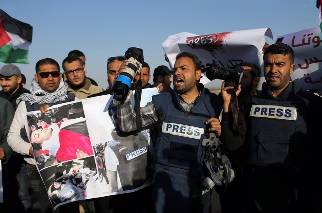 Protesta contra el asesinato del periodista palestino Yaser Murtaja