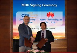 Jim Reavis (CSA) y Trevor Cheung (Huawei) durante la firma del MoU