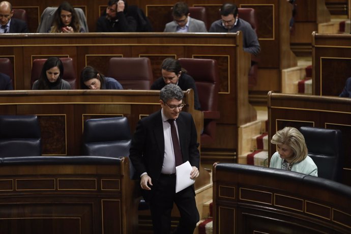 Álvaro Nadal y Fátima Báñez en la sesión de control al Gobierno en el Congreso