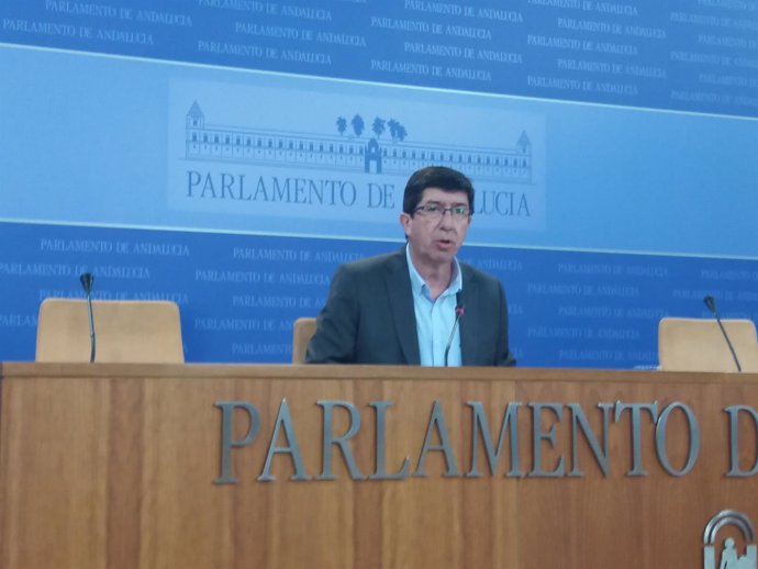 Juan Marín, en rueda de prensa en el Parlamento andaluz